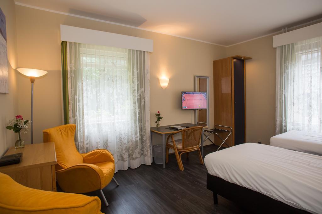 Landhotel De Hoofdige Boer Almen Exterior photo